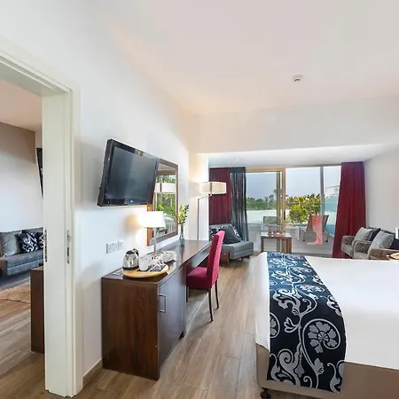 Отель Crystal Springs 4*