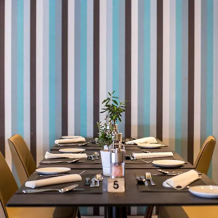 Hotel Crystal Springs