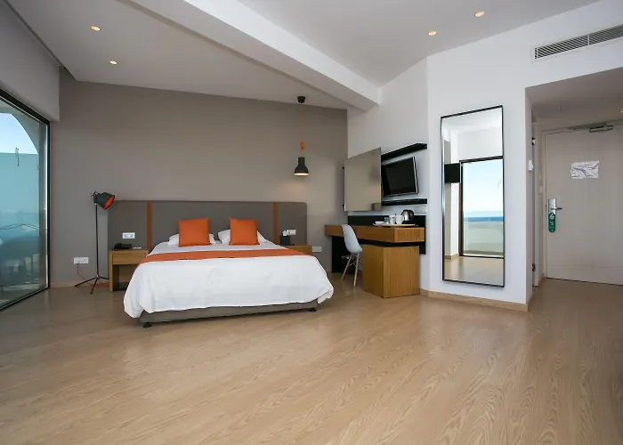 Crystal Springs Hotel 4*