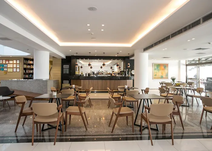 Отель Crystal Springs 4*